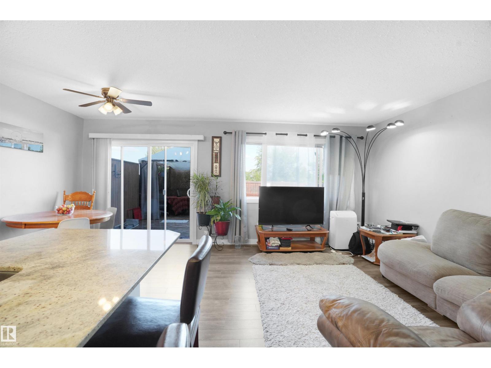 Photo 18 of 9835 217 St Nw, Edmonton AB