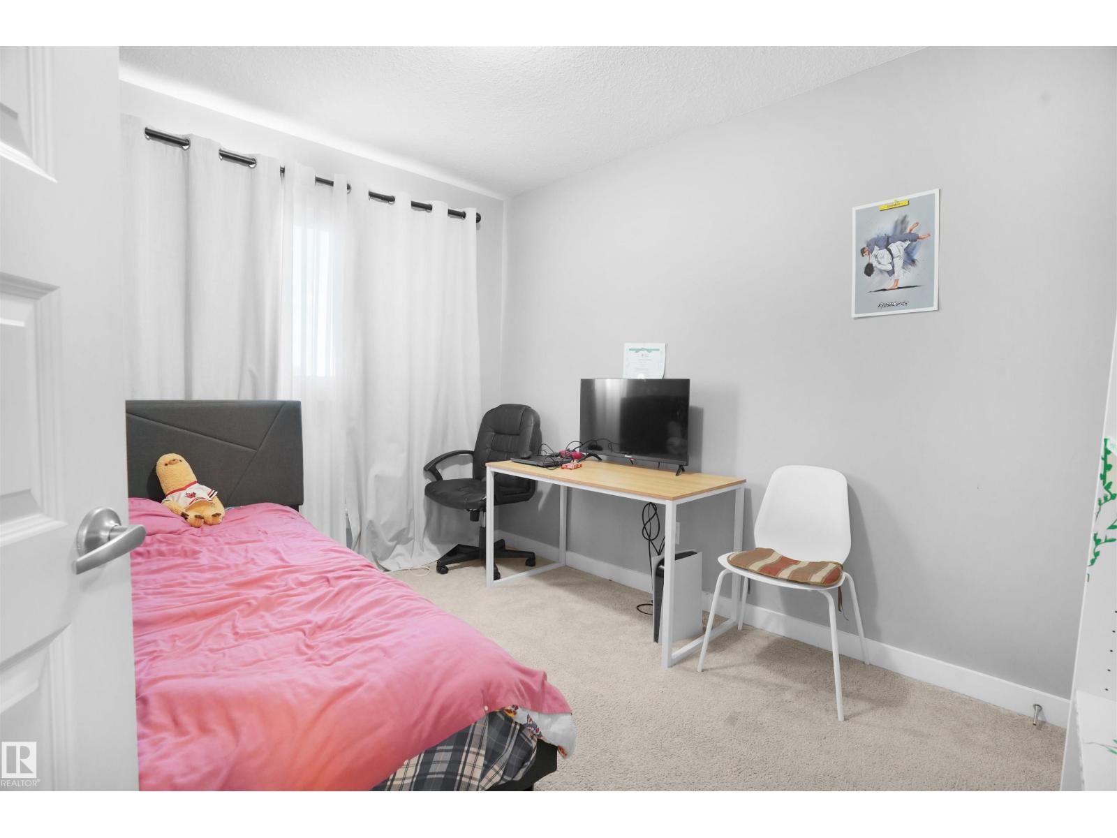 Photo 7 of 9835 217 St Nw, Edmonton AB