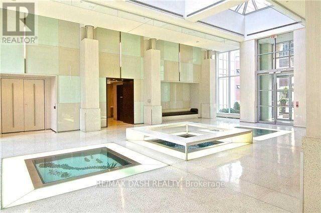 Photo 2 of 742 250 Wellington Street W, Toronto ON