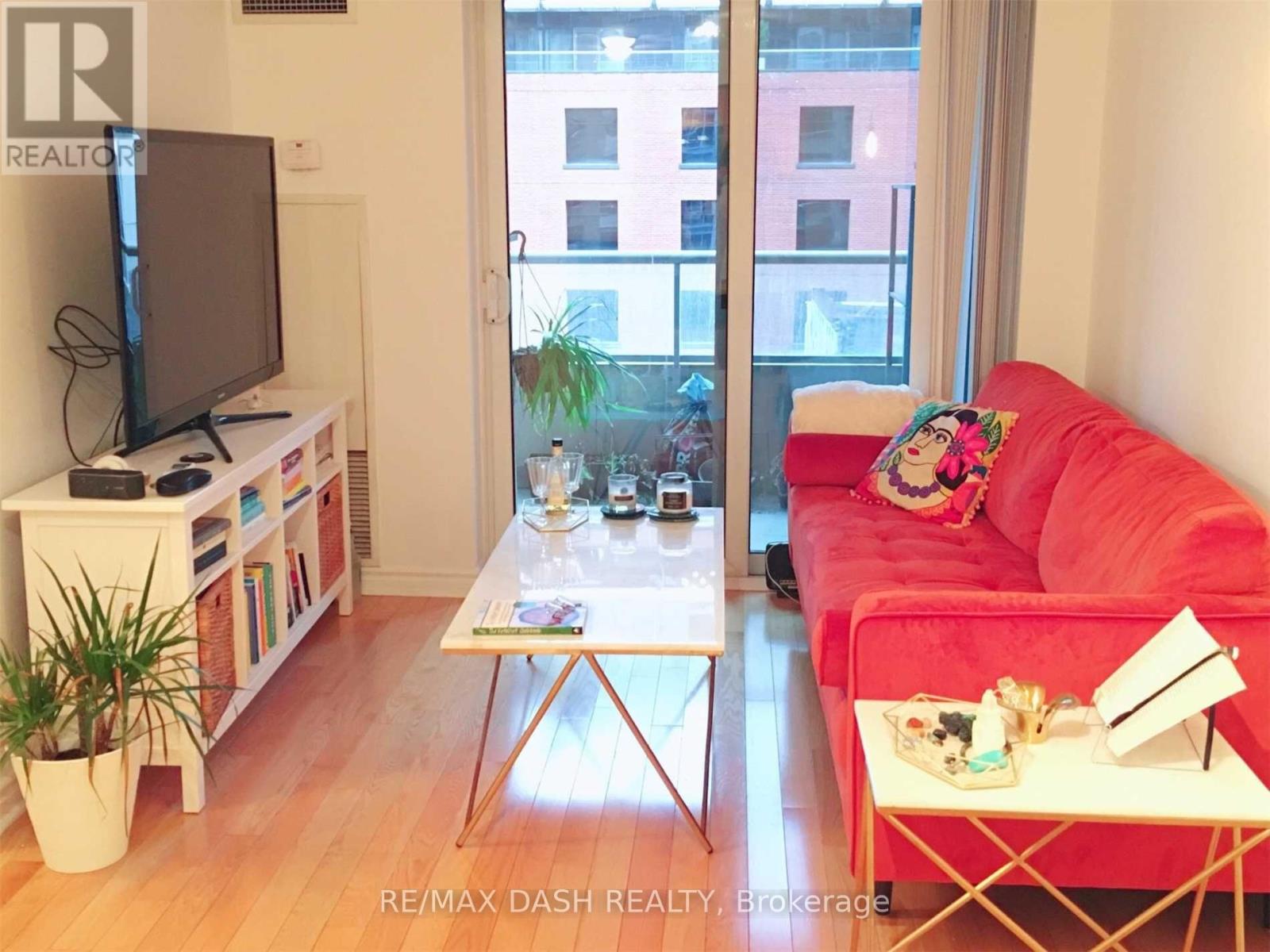 Photo 3 of 742 250 Wellington Street W, Toronto ON