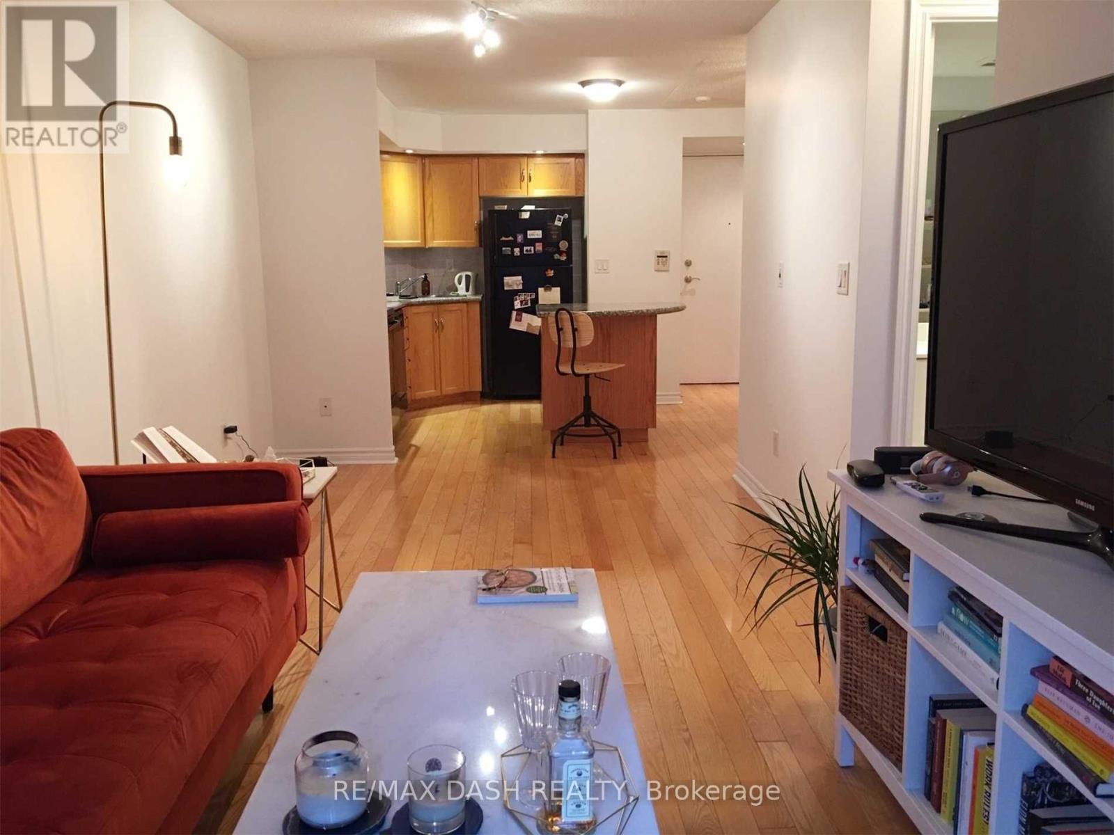 Photo 4 of 742 250 Wellington Street W, Toronto ON