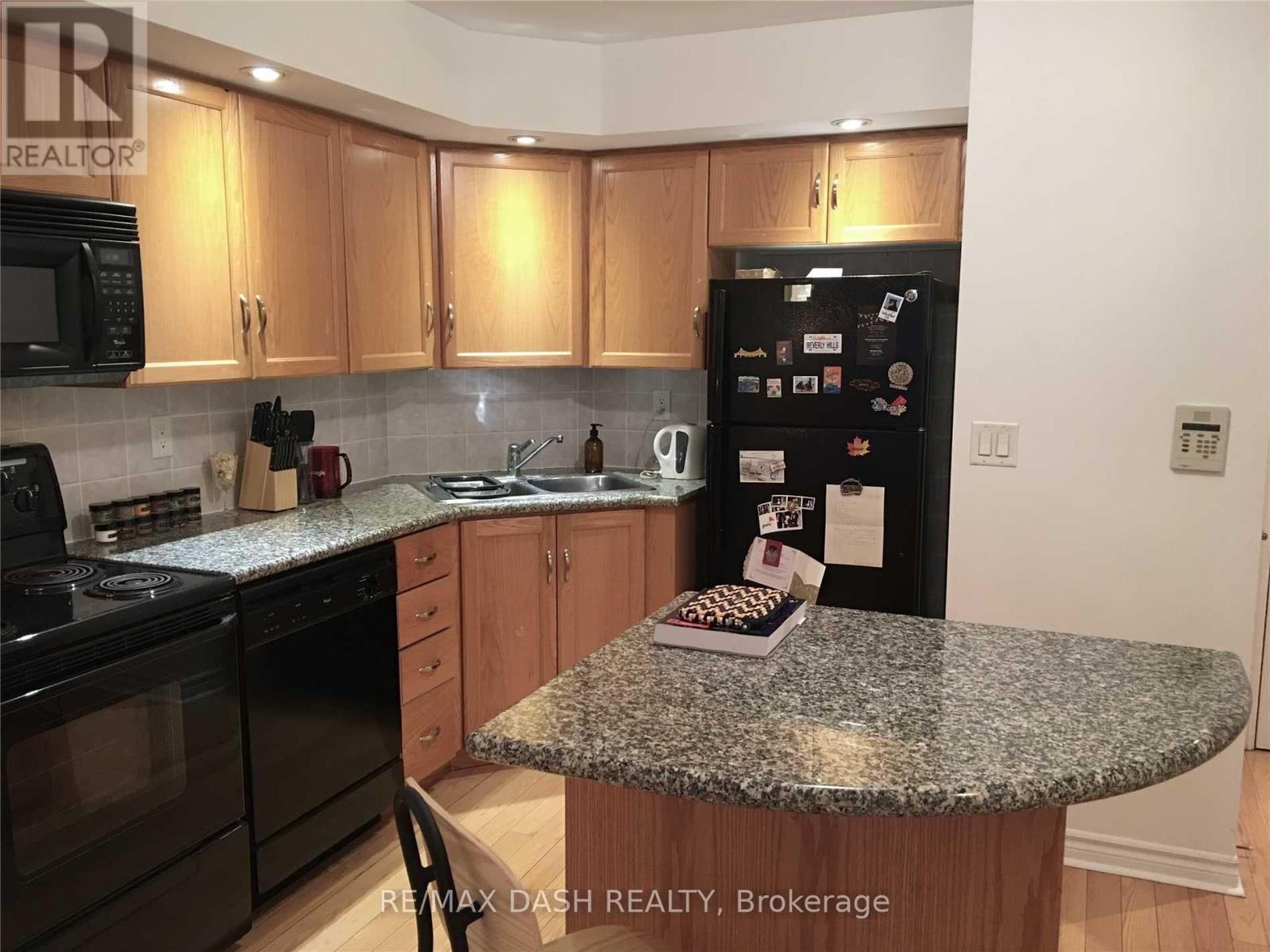 Photo 6 of 742 250 Wellington Street W, Toronto ON