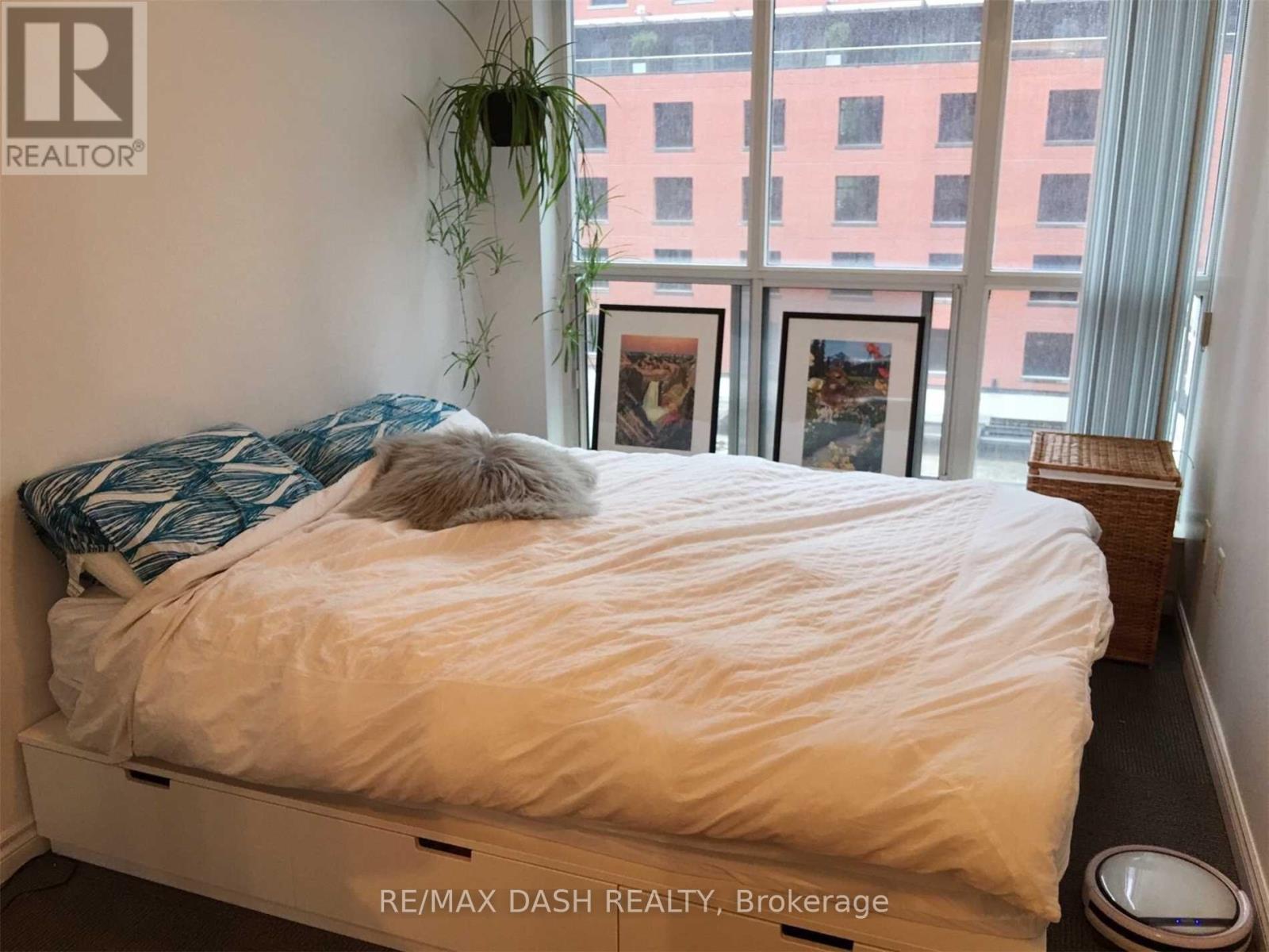 Photo 7 of 742 250 Wellington Street W, Toronto ON