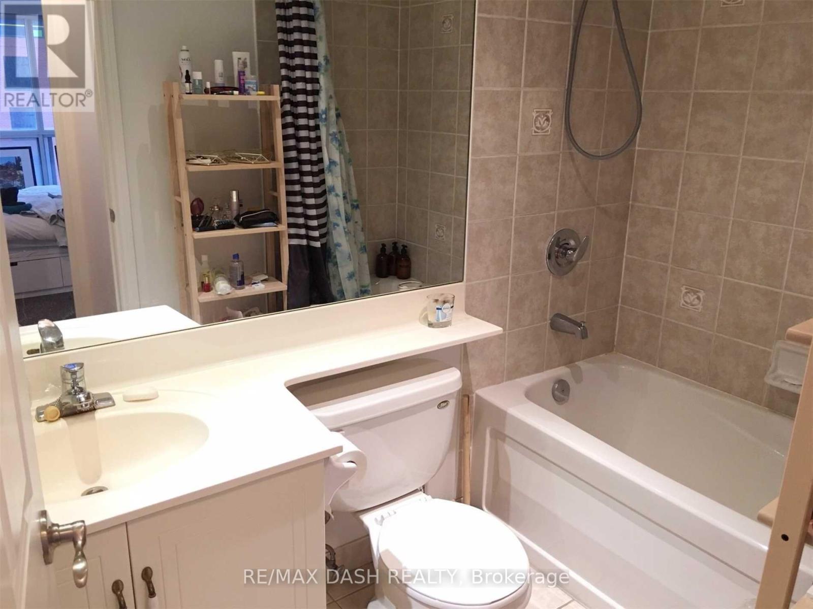 Photo 8 of 742 250 Wellington Street W, Toronto ON