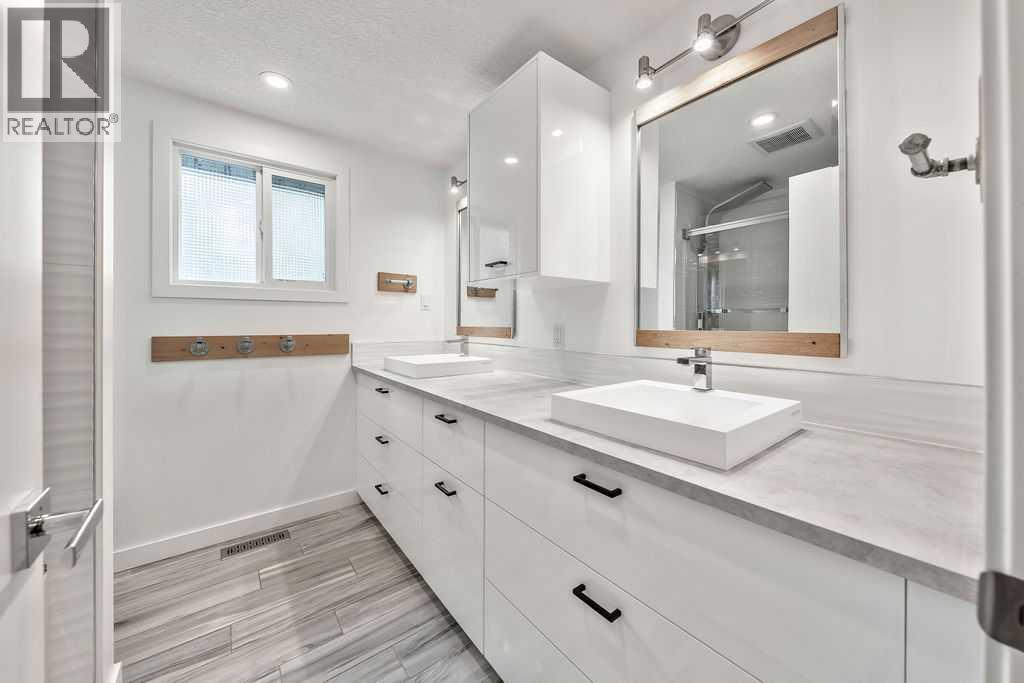 Photo 28 of 976 Canaveral Crescent Sw, Calgary AB