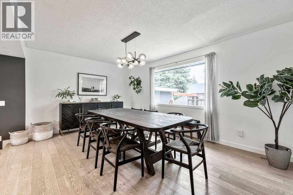 Photo 12 of 976 Canaveral Crescent Sw, Calgary AB