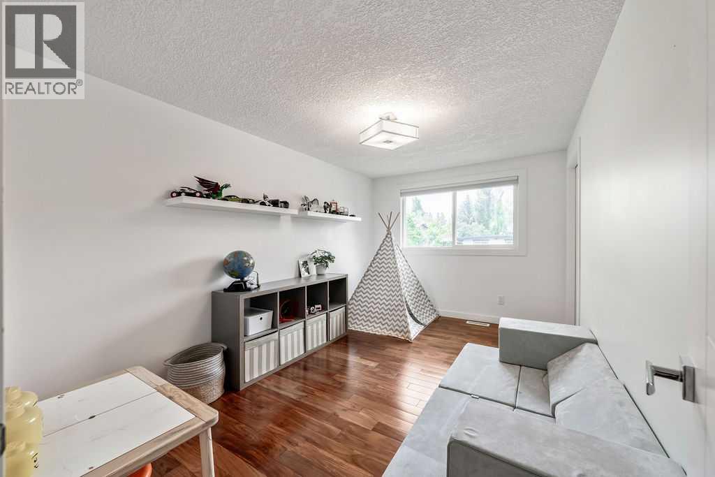 Photo 24 of 976 Canaveral Crescent Sw, Calgary AB