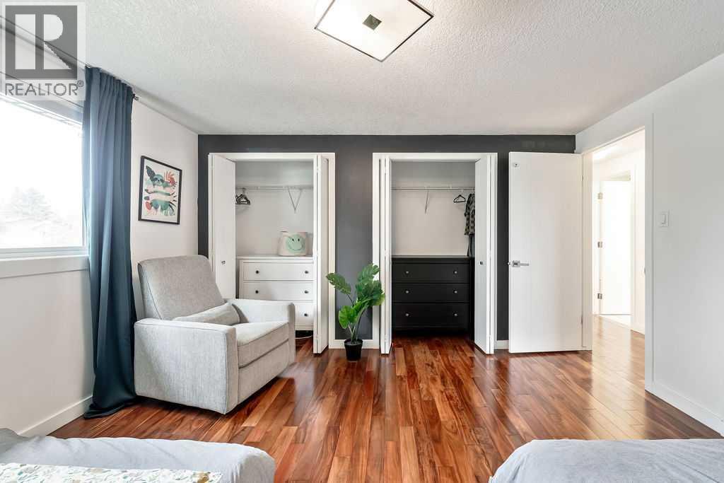 Photo 26 of 976 Canaveral Crescent Sw, Calgary AB