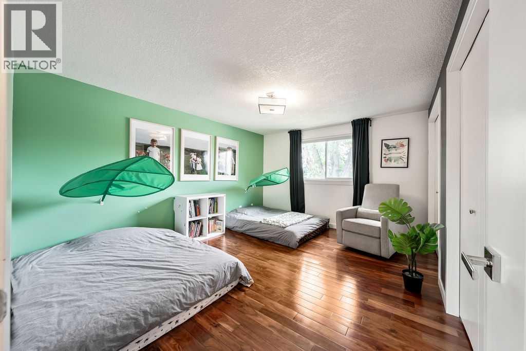 Photo 25 of 976 Canaveral Crescent Sw, Calgary AB