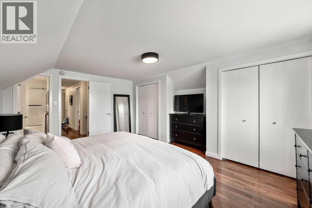 Photo 21 of 976 Canaveral Crescent Sw, Calgary AB