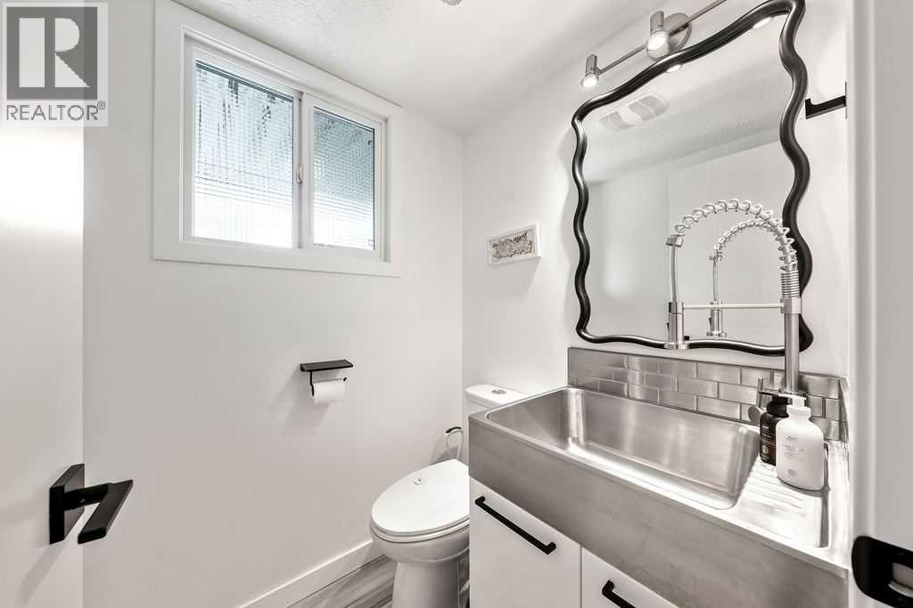 Photo 18 of 976 Canaveral Crescent Sw, Calgary AB