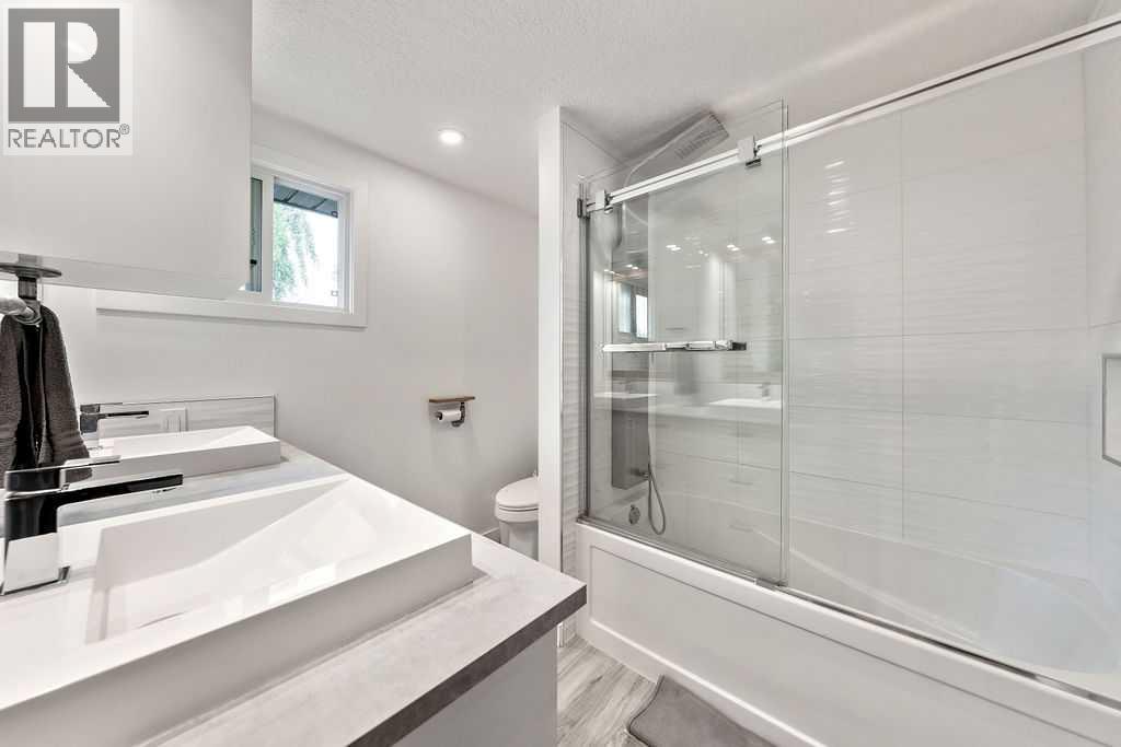 Photo 22 of 976 Canaveral Crescent Sw, Calgary AB
