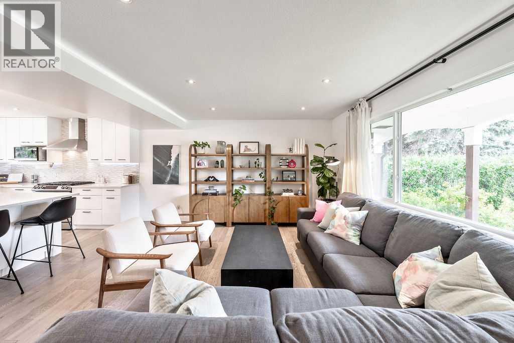 Photo 1 of 976 Canaveral Crescent Sw, Calgary AB