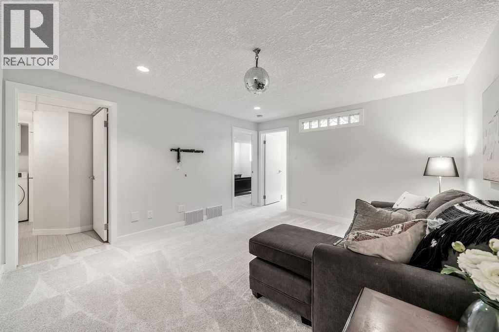 Photo 29 of 976 Canaveral Crescent Sw, Calgary AB