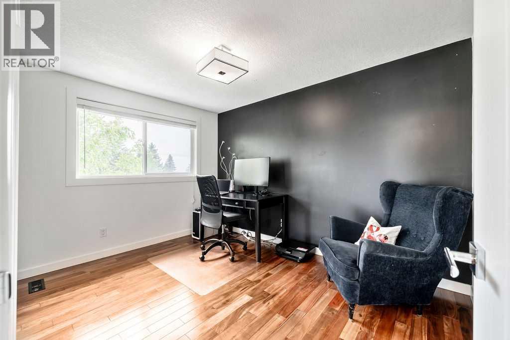 Photo 27 of 976 Canaveral Crescent Sw, Calgary AB