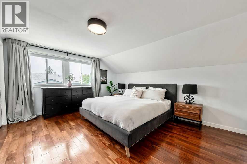 Photo 20 of 976 Canaveral Crescent Sw, Calgary AB