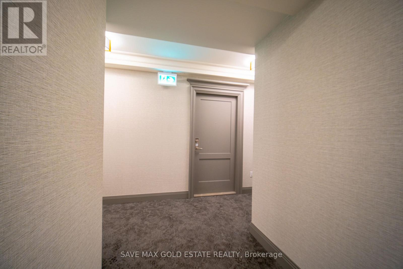 Photo 2 of 809 30 Elm Drive W, Mississauga ON