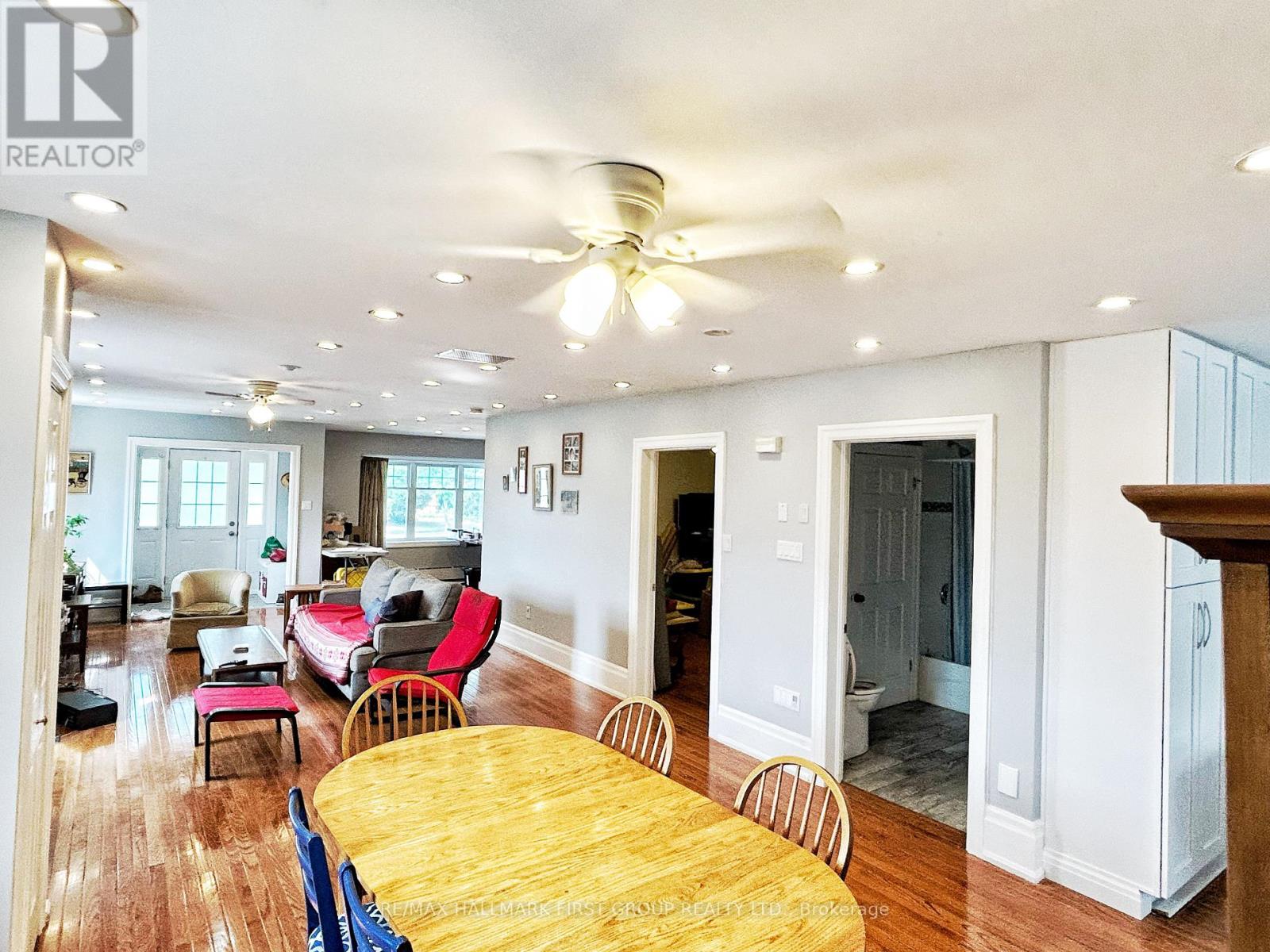 Photo 10 of 57 Wendell Avenue, Toronto ON