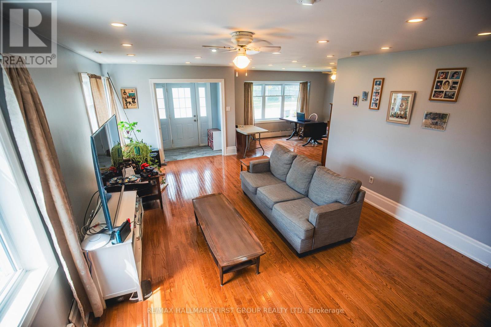 Photo 11 of 57 Wendell Avenue, Toronto ON