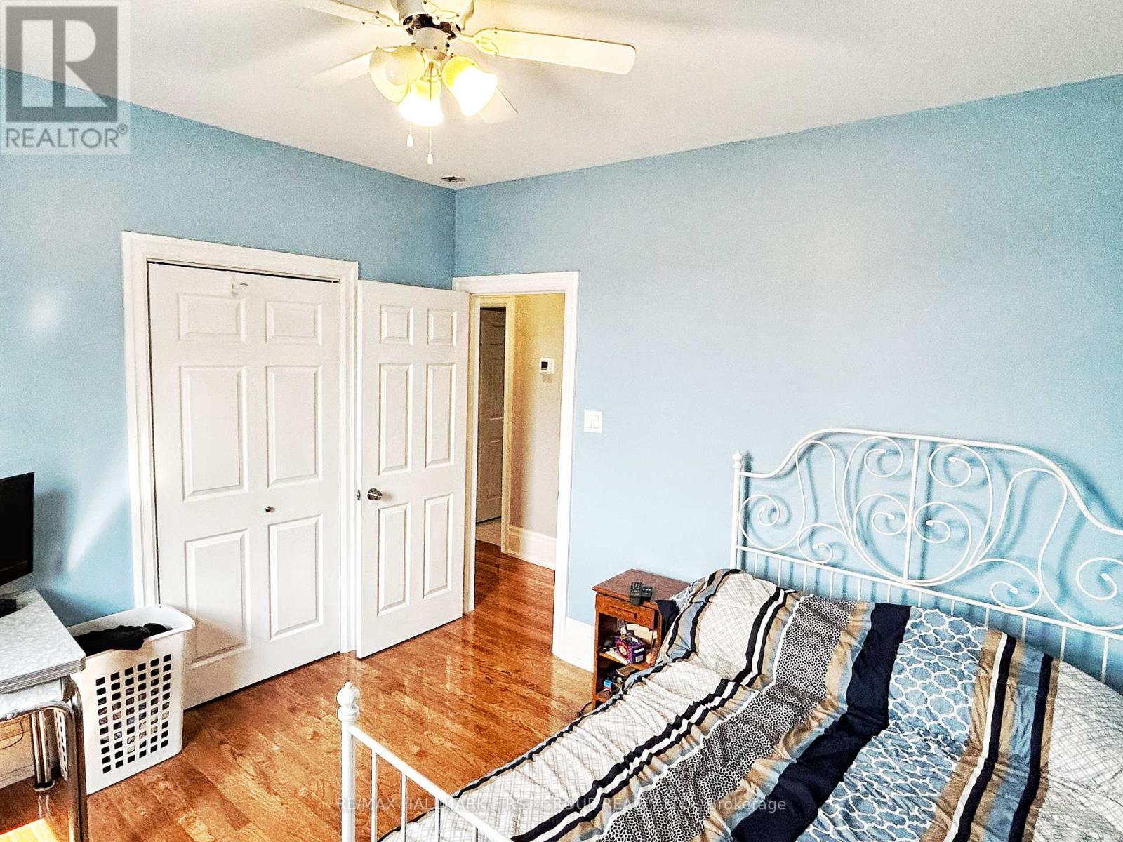 Photo 17 of 57 Wendell Avenue, Toronto ON