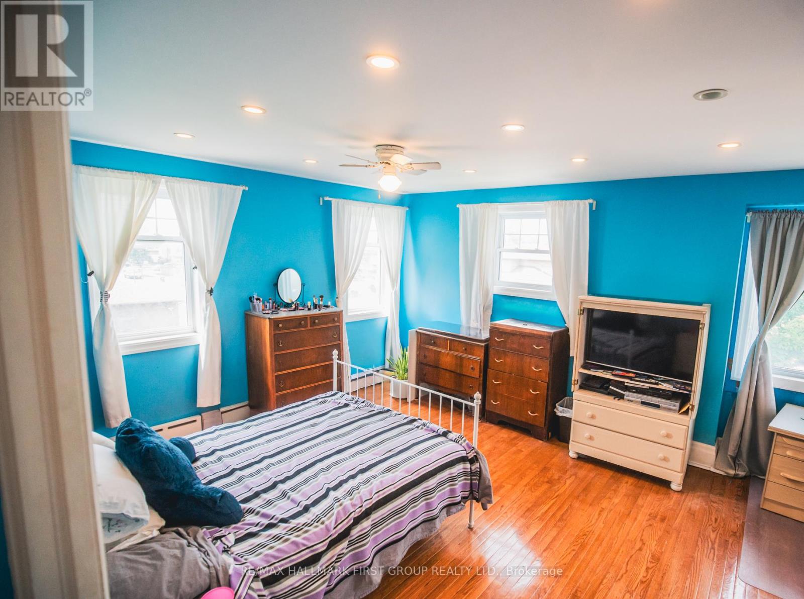 Photo 22 of 57 Wendell Avenue, Toronto ON