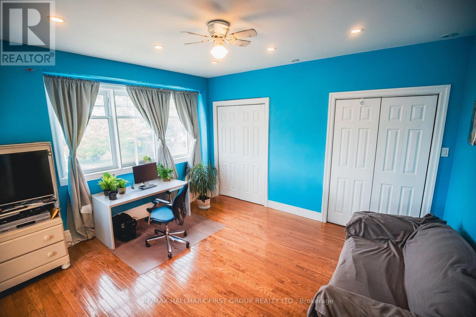 Photo 23 of 57 Wendell Avenue, Toronto ON