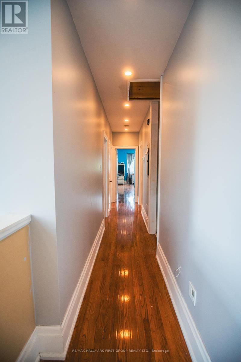 Photo 25 of 57 Wendell Avenue, Toronto ON