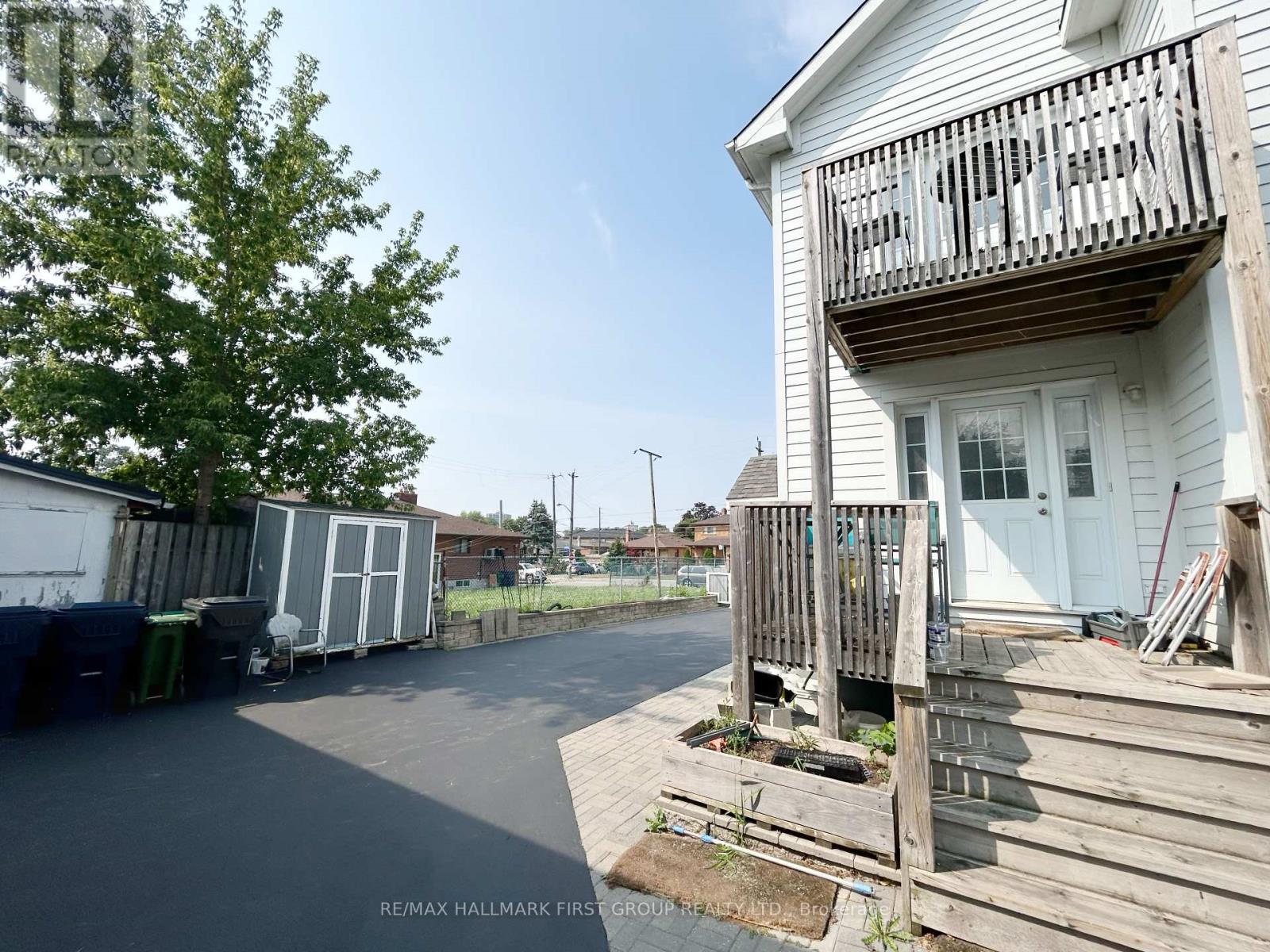 Photo 33 of 57 Wendell Avenue, Toronto ON
