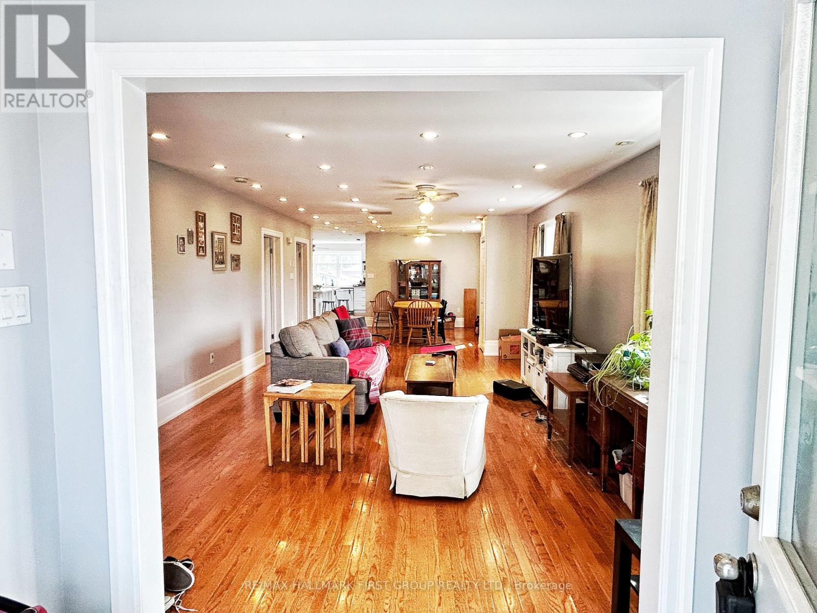 Photo 5 of 57 Wendell Avenue, Toronto ON