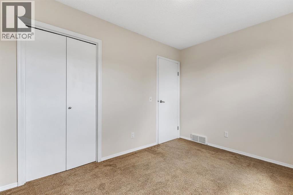 Photo 28 of 68 Pennsburg Way Se, Calgary AB