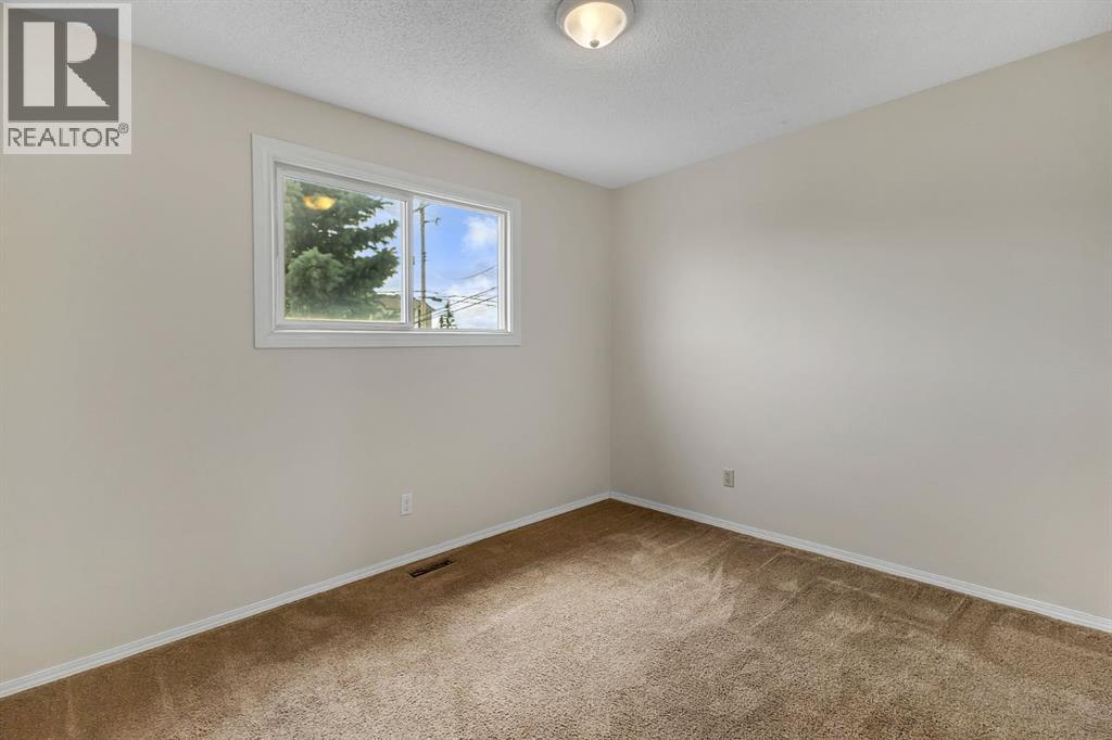 Photo 27 of 68 Pennsburg Way Se, Calgary AB