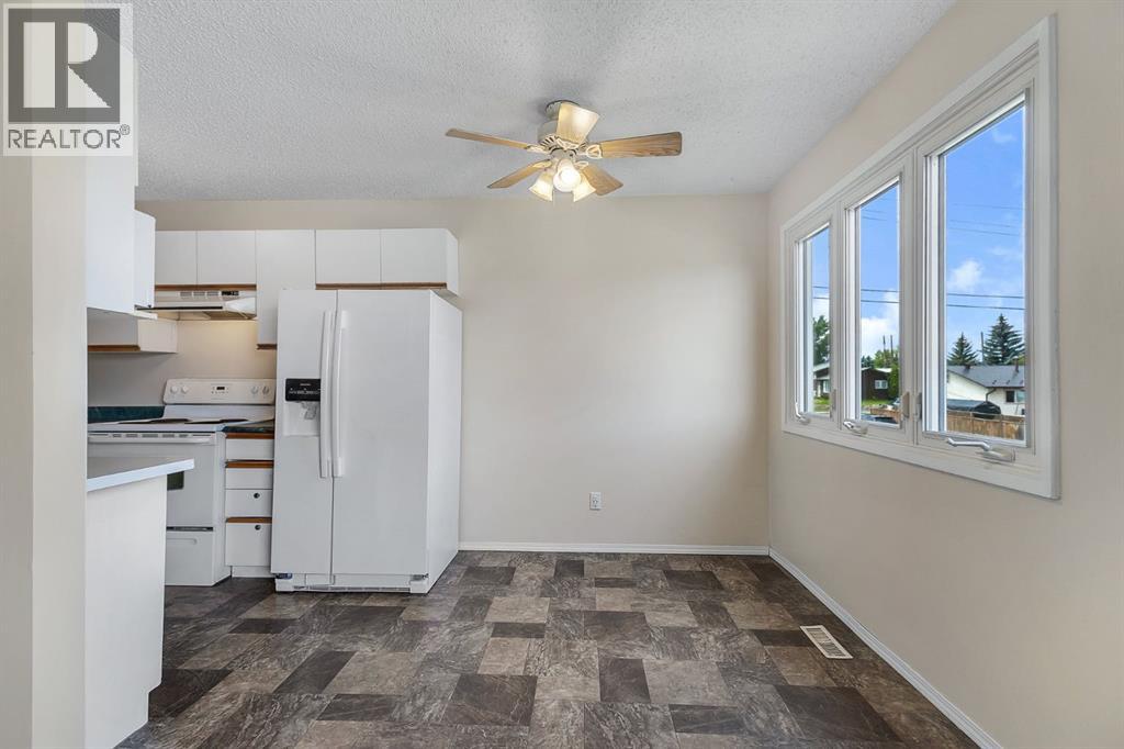 Photo 15 of 68 Pennsburg Way Se, Calgary AB