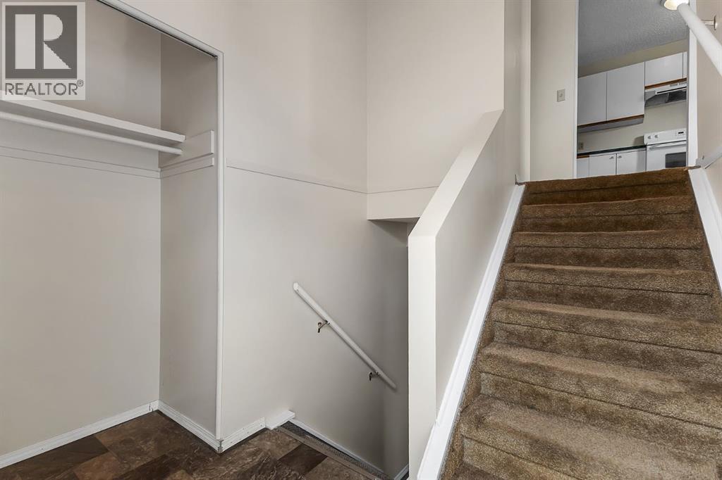 Photo 10 of 68 Pennsburg Way Se, Calgary AB
