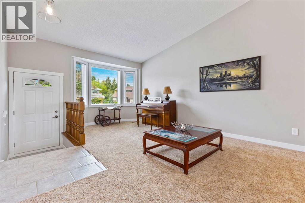 Single Family House 4 Level for Sale in  Edgebyne Crescent NW Edgemont Calgary 
