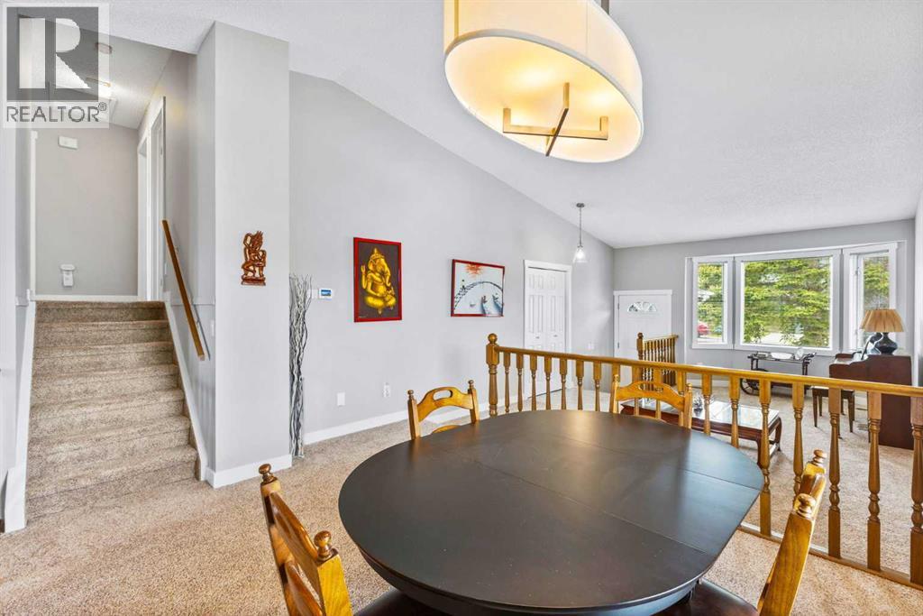 Single Family House 4 Level for Sale in  Edgebyne Crescent NW Edgemont Calgary 