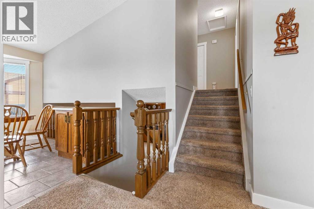 Single Family House 4 Level for Sale in  Edgebyne Crescent NW Edgemont Calgary 
