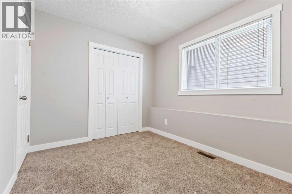 Single Family House 4 Level for Sale in  Edgebyne Crescent NW Edgemont Calgary 