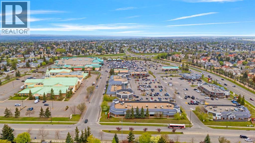 Single Family House 4 Level for Sale in  Edgebyne Crescent NW Edgemont Calgary 