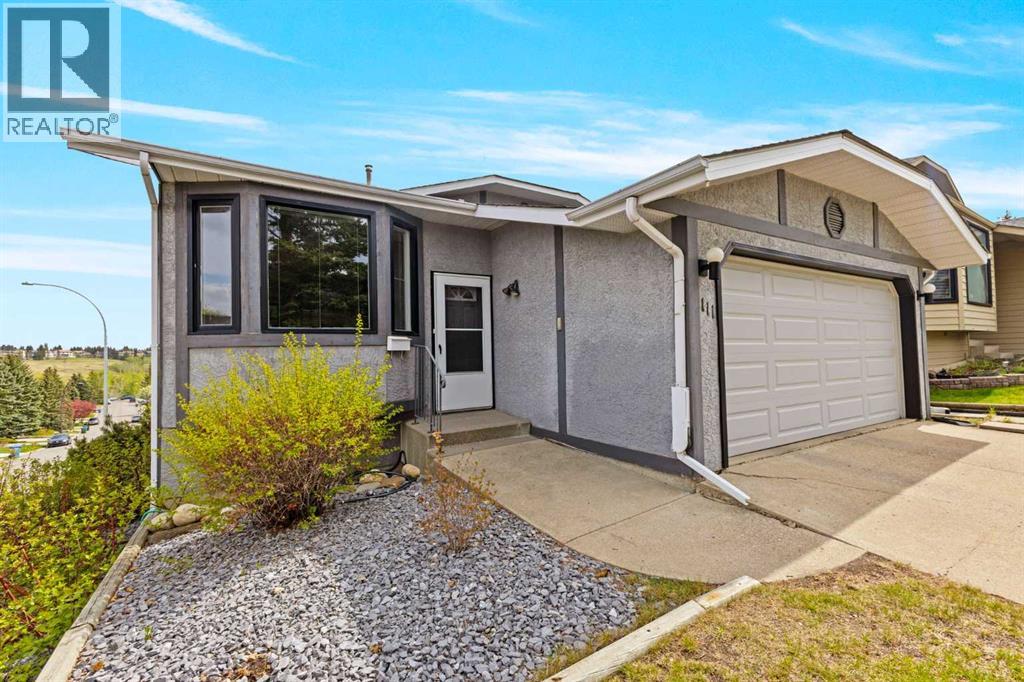 Single Family House 4 Level for Sale in  Edgebyne Crescent NW Edgemont Calgary 