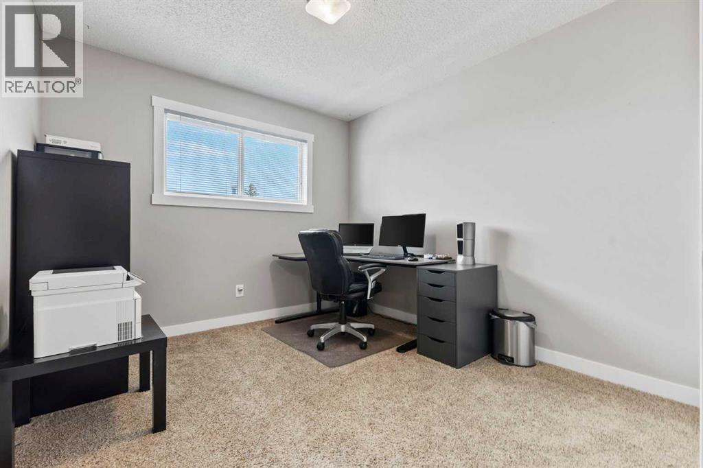 Single Family House 4 Level for Sale in  Edgebyne Crescent NW Edgemont Calgary 