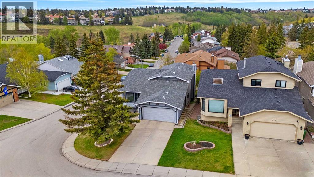 Single Family House 4 Level for Sale in  Edgebyne Crescent NW Edgemont Calgary 