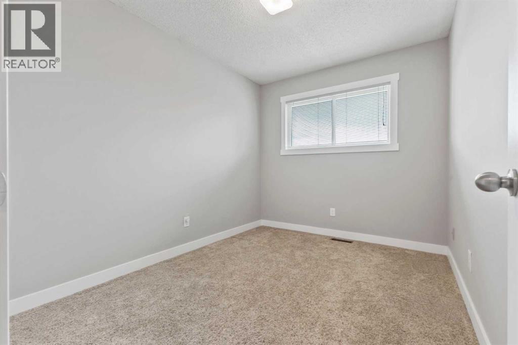 Single Family House 4 Level for Sale in  Edgebyne Crescent NW Edgemont Calgary 