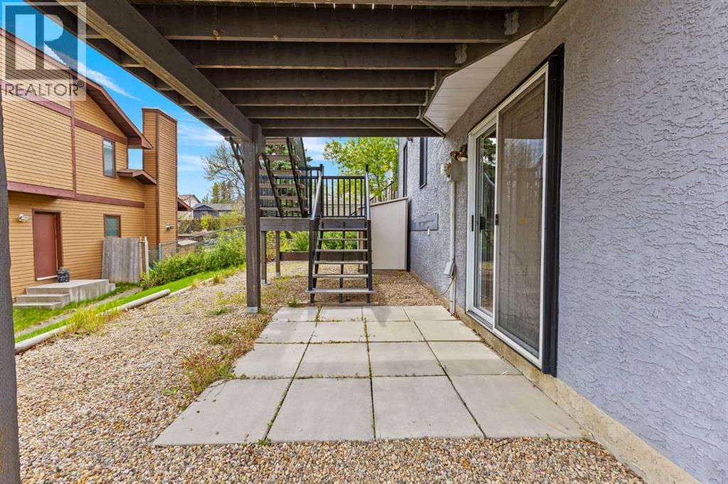 Single Family House 4 Level for Sale in  Edgebyne Crescent NW Edgemont Calgary 
