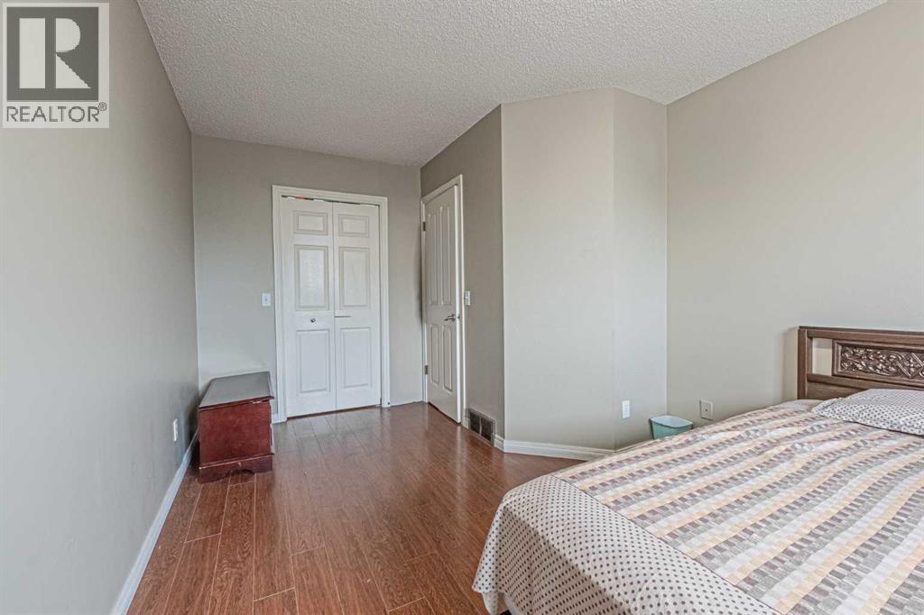 Single Family House Bi-level for Sale in  Appleside Close SE Applewood Park Calgary 
