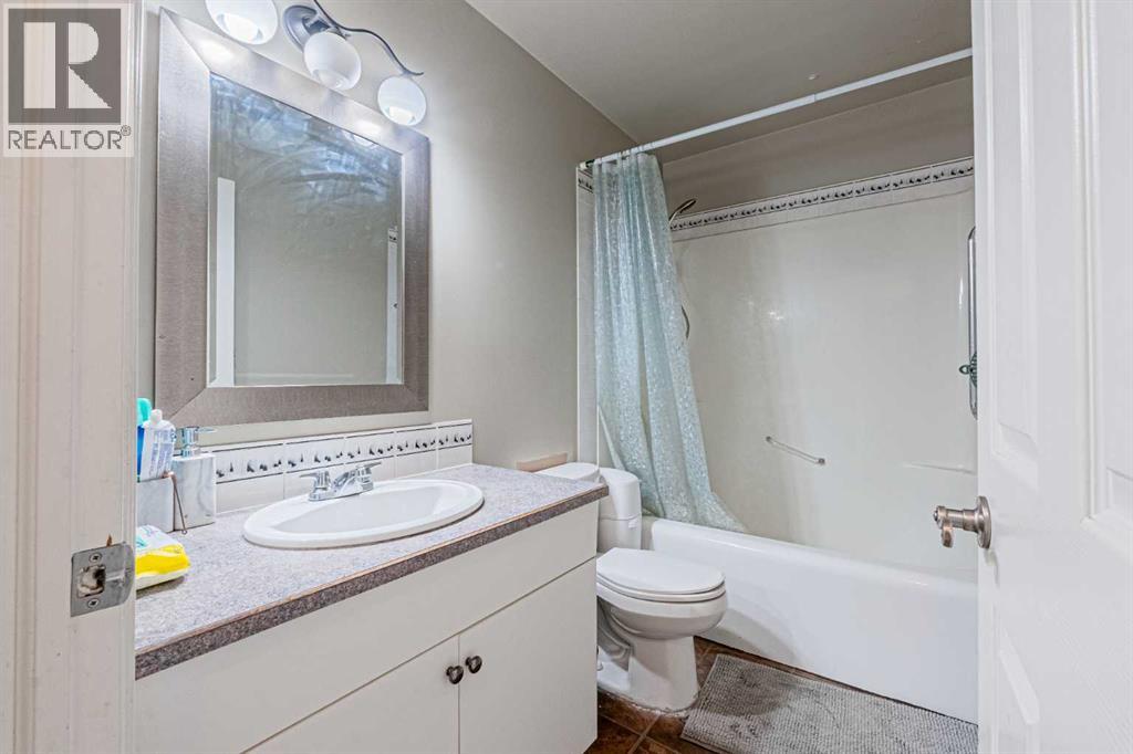 Single Family House Bi-level for Sale in  Appleside Close SE Applewood Park Calgary 
