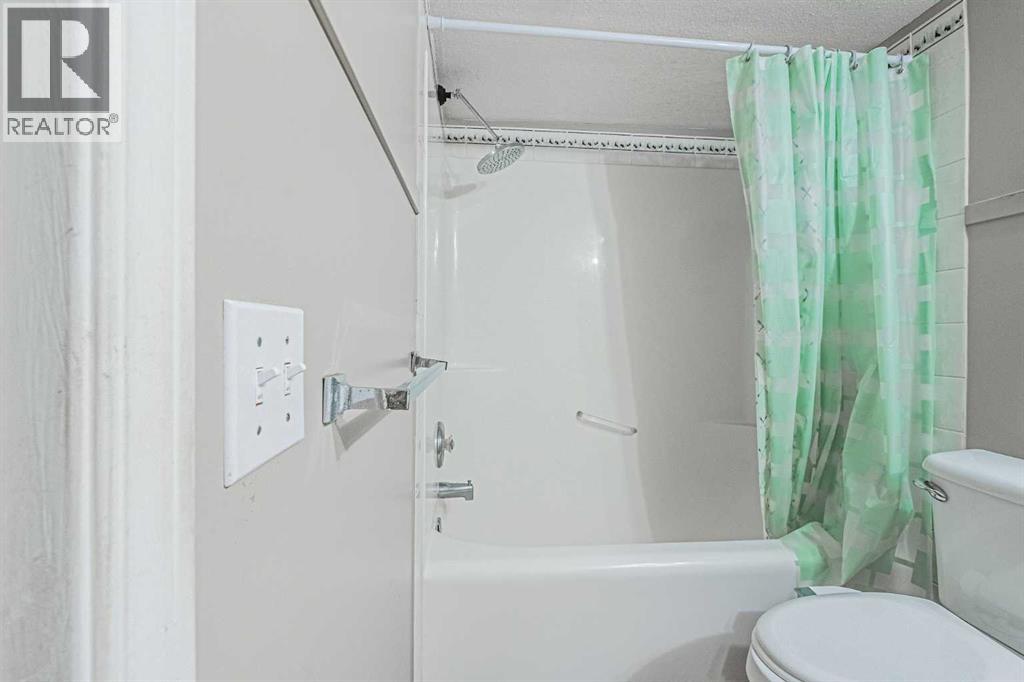 Single Family House Bi-level for Sale in  Appleside Close SE Applewood Park Calgary 