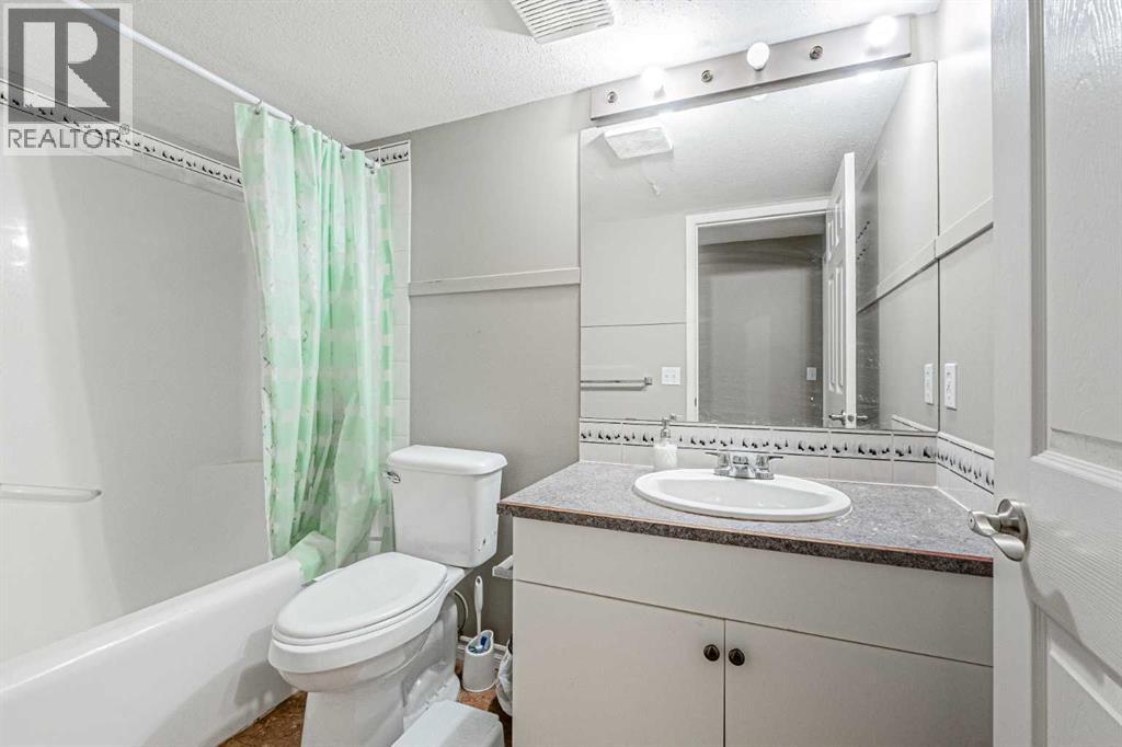 Single Family House Bi-level for Sale in  Appleside Close SE Applewood Park Calgary 