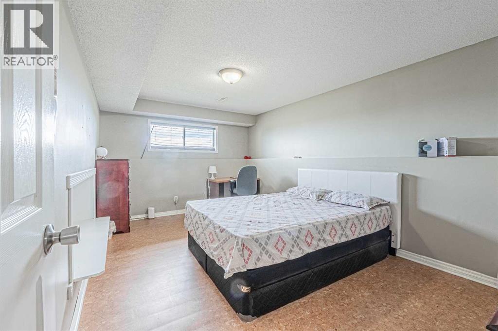Single Family House Bi-level for Sale in  Appleside Close SE Applewood Park Calgary 