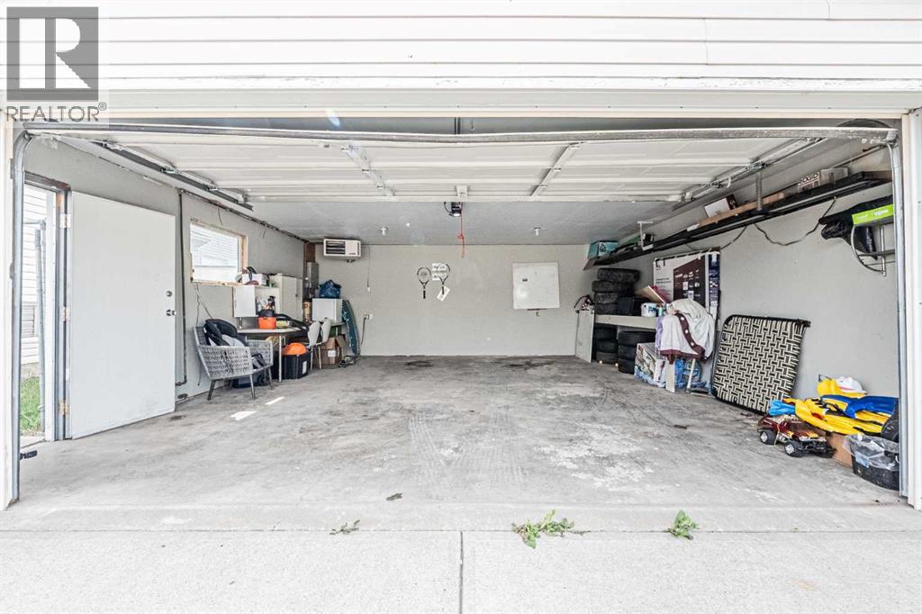 Single Family House Bi-level for Sale in  Appleside Close SE Applewood Park Calgary 
