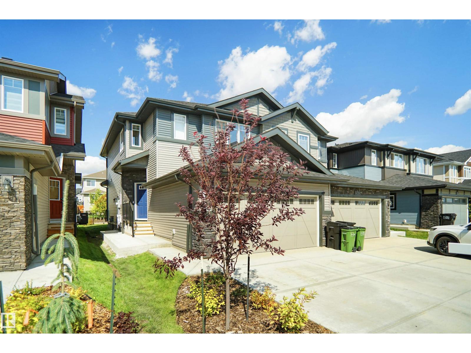 Photo 8 of 16230 19 Av Sw, Edmonton AB